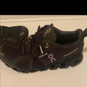 Like new condition oncloud shoes for women